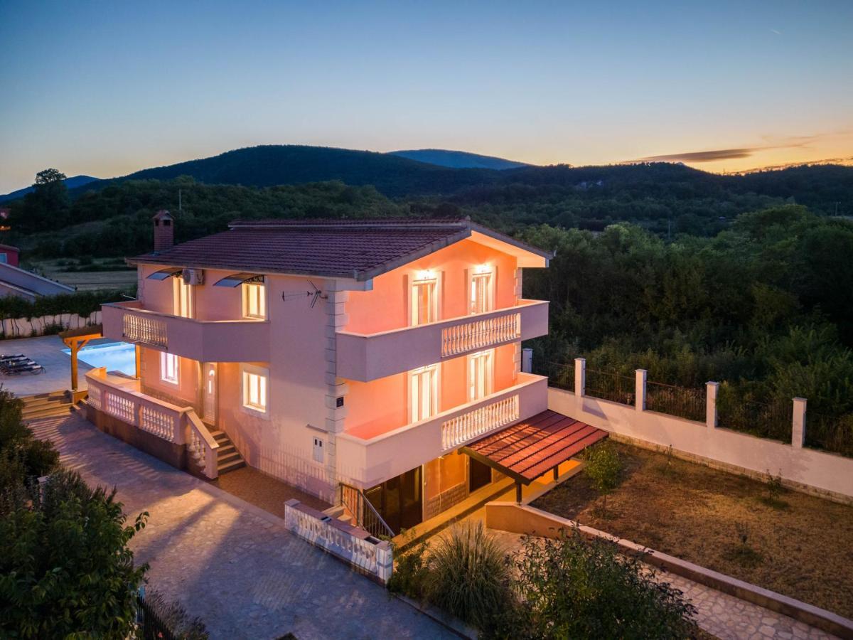 Vacation Villa Matic With 7 Bedrooms Sinj Exterior foto