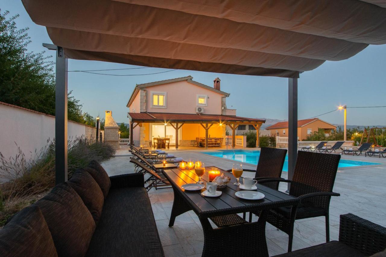 Vacation Villa Matic With 7 Bedrooms Sinj Exterior foto