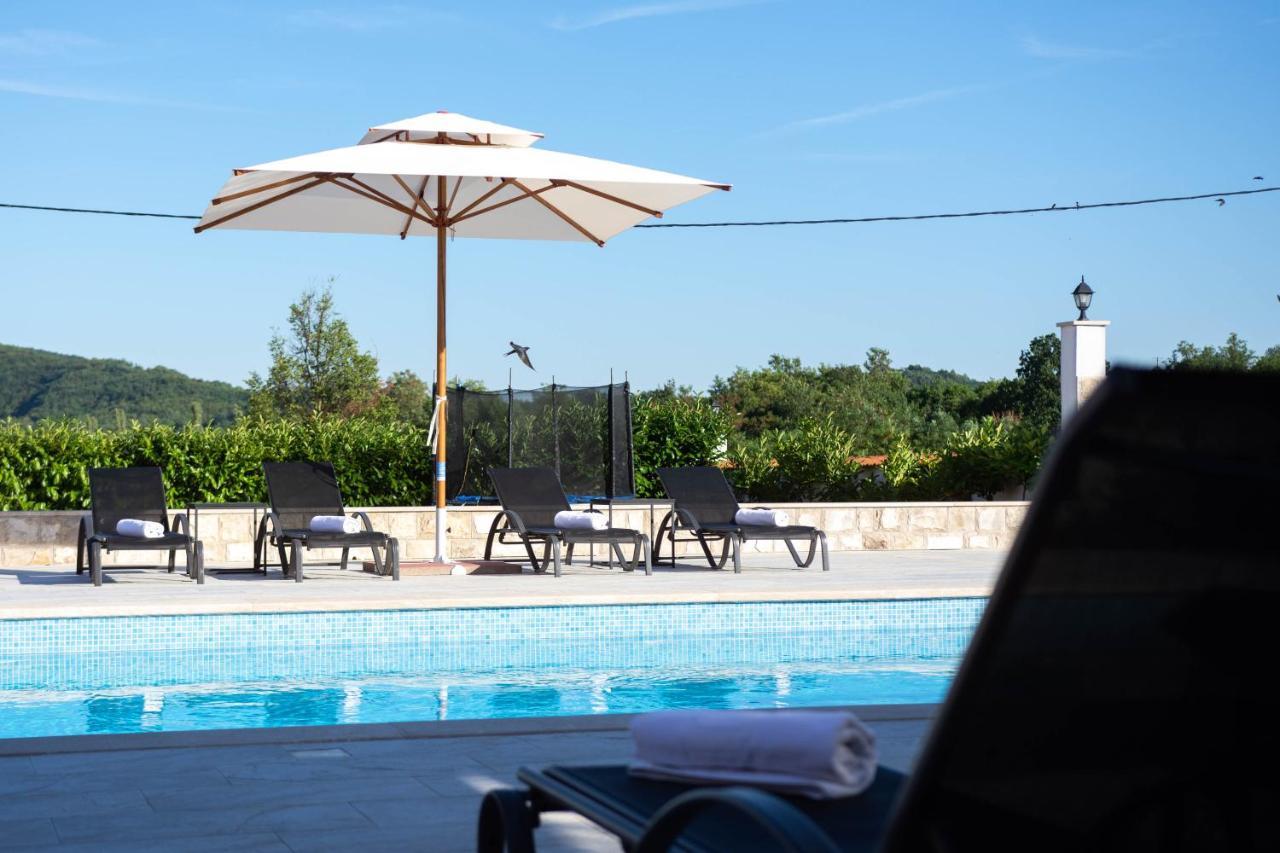 Vacation Villa Matic With 7 Bedrooms Sinj Exterior foto
