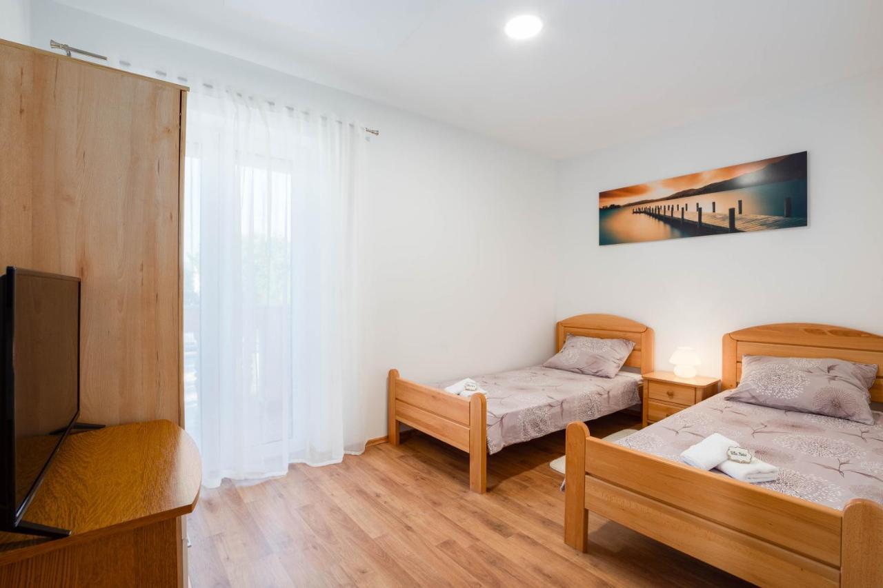 Vacation Villa Matic With 7 Bedrooms Sinj Exterior foto