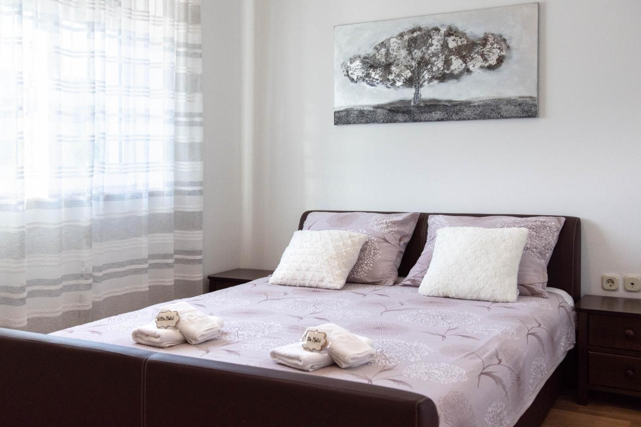 Vacation Villa Matic With 7 Bedrooms Sinj Exterior foto