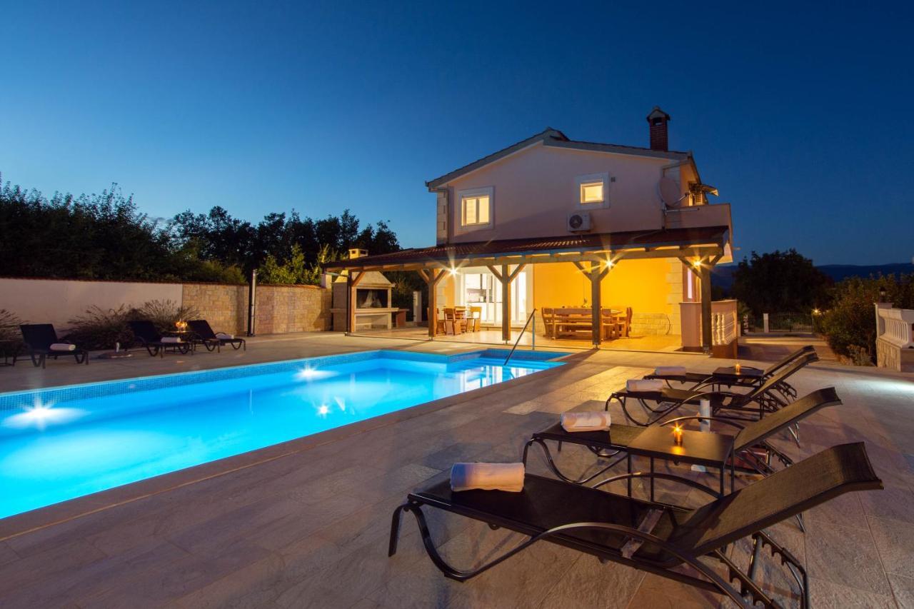 Vacation Villa Matic With 7 Bedrooms Sinj Exterior foto