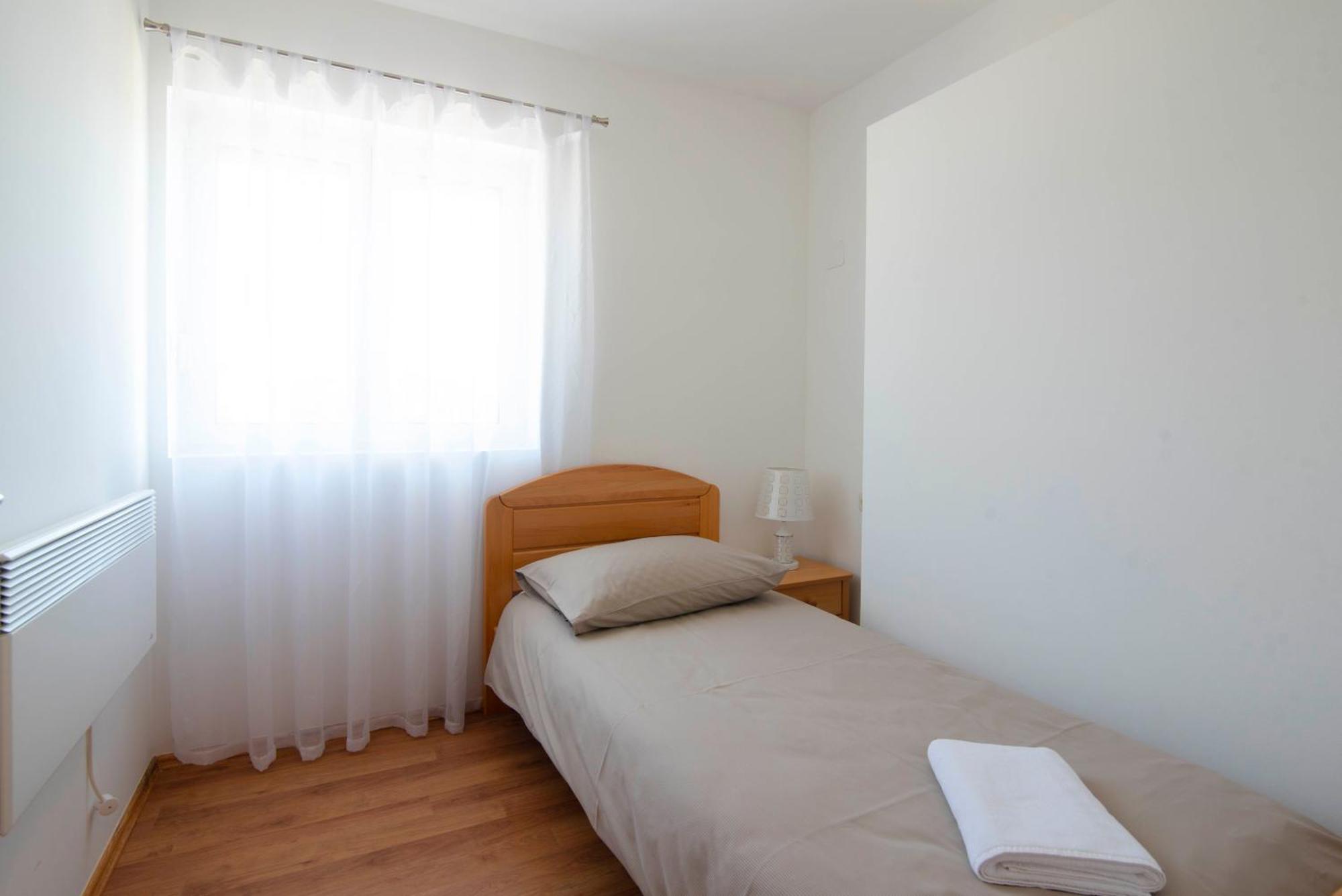Vacation Villa Matic With 7 Bedrooms Sinj Exterior foto