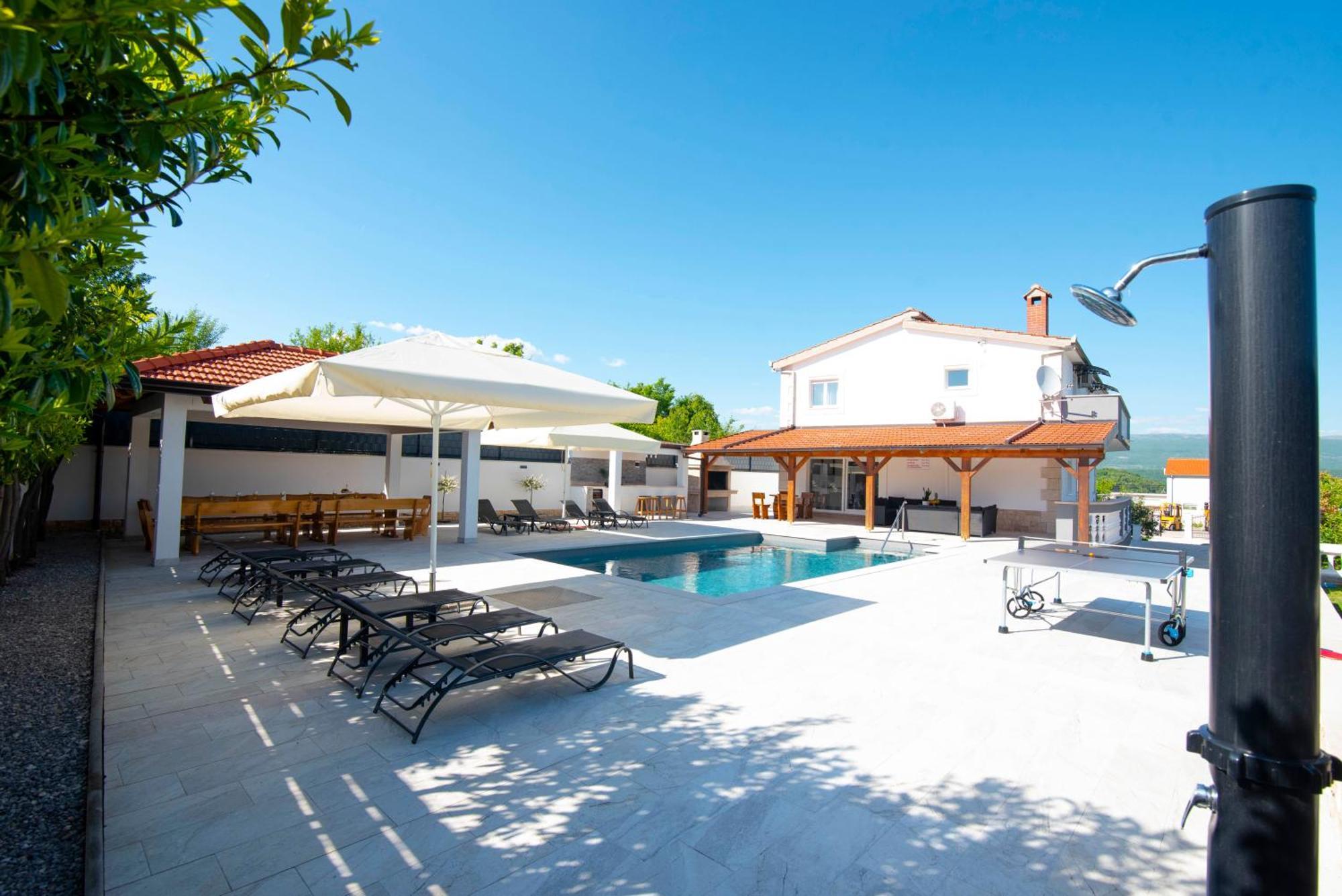 Vacation Villa Matic With 7 Bedrooms Sinj Exterior foto