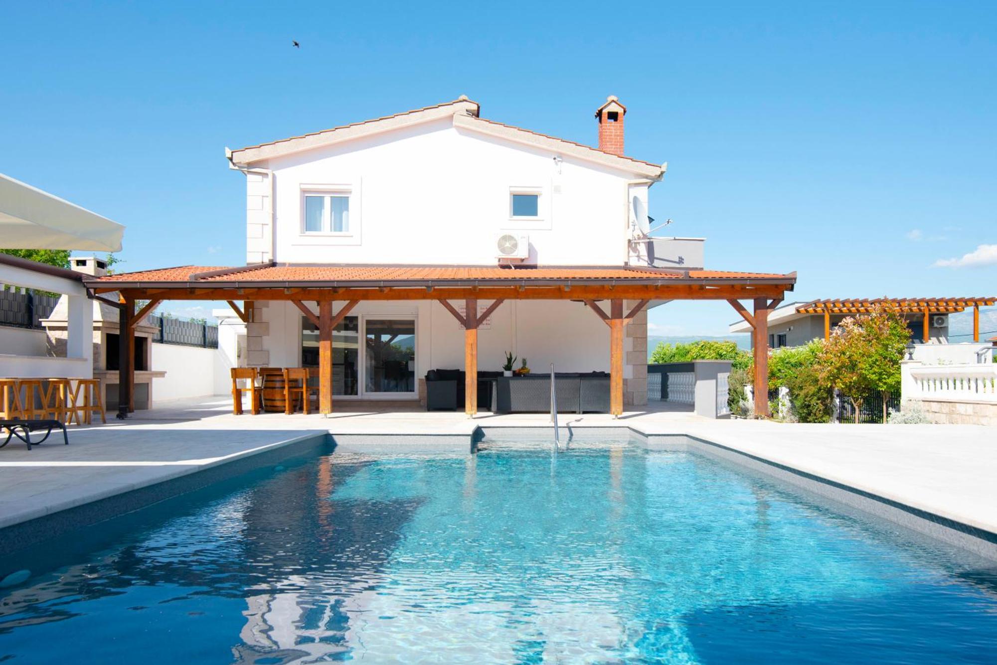 Vacation Villa Matic With 7 Bedrooms Sinj Exterior foto