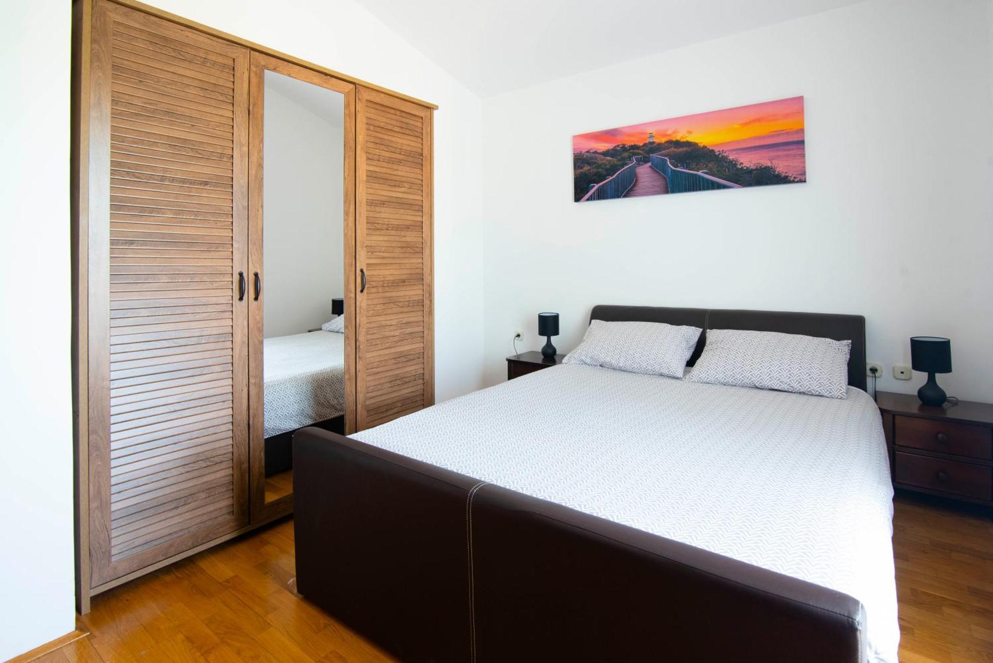 Vacation Villa Matic With 7 Bedrooms Sinj Exterior foto